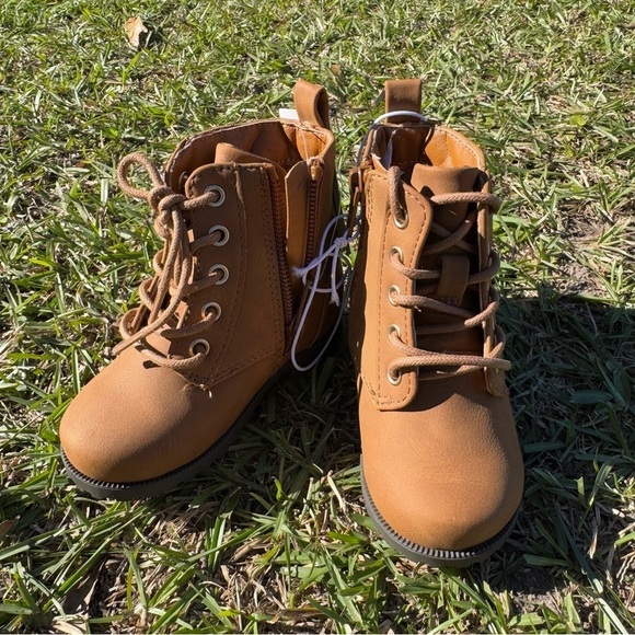 NEW! The Children’s Place Toddler Girl Quilted Lace Up Boots Size 5T - Picture 1 of 7